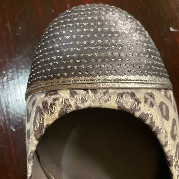 NWOT Authentic Coach Grey Leopard and Sequin Flats - Picture 4 of 9